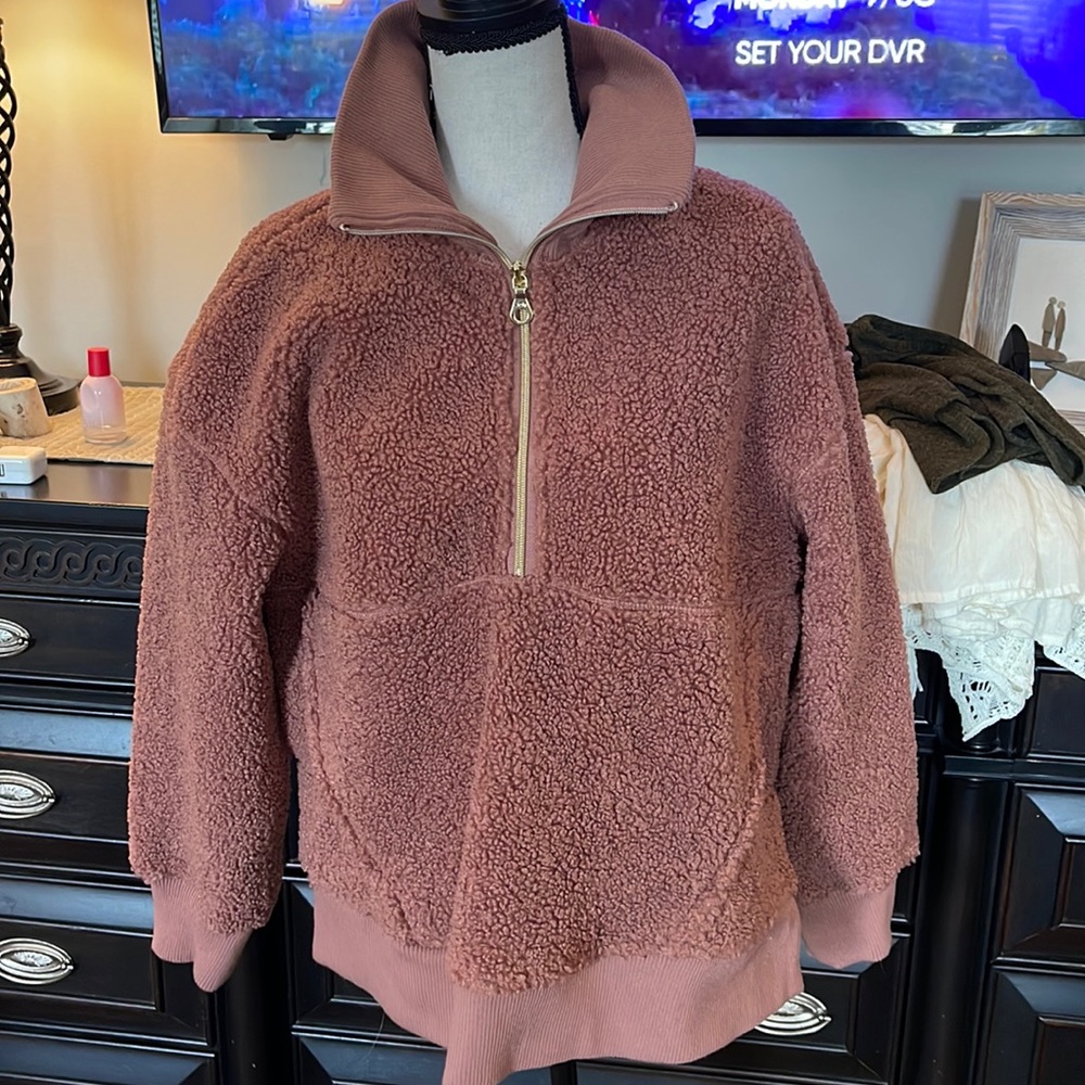Like New condition Joy Lab Sherpa half zip size L. Mauve